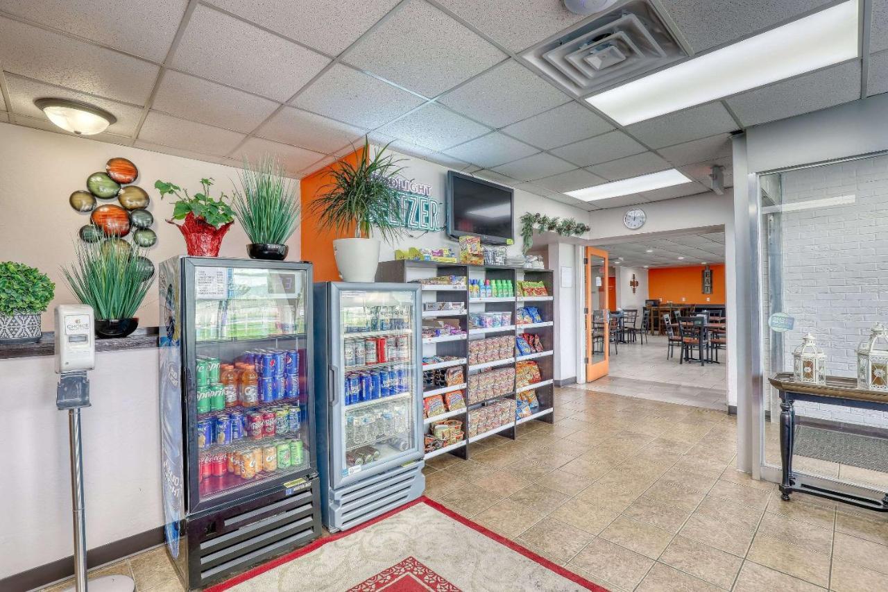 Suburban Studios Neenah-Appleton Exterior photo